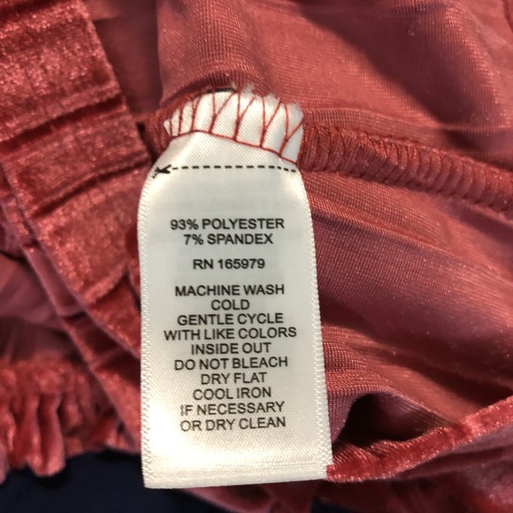 CABLE & GAUGE Sie Medium Ribbed Velvet Smocked Cuff Long Sleeve Keyhole Blouse - Picture 10 of 10